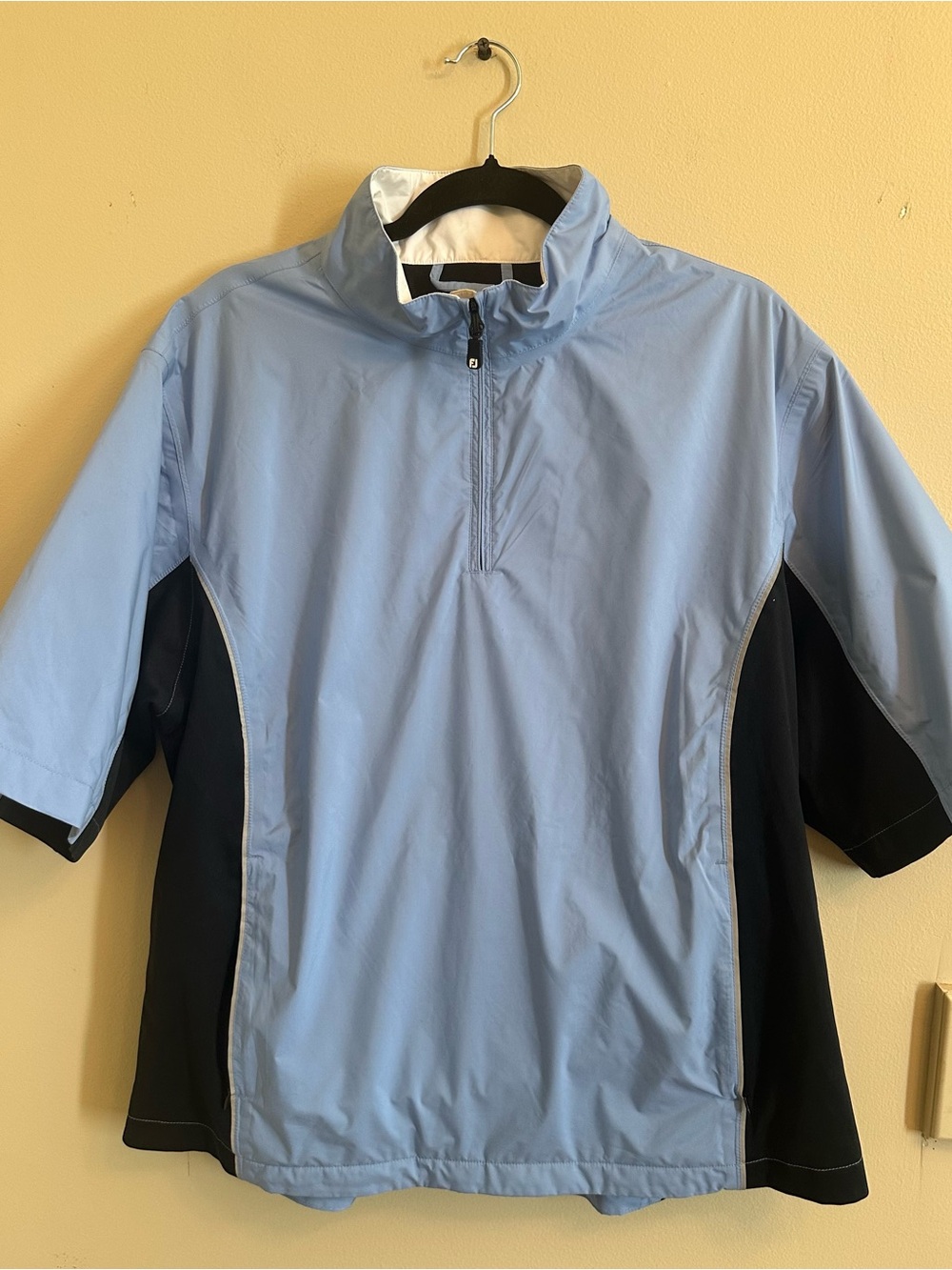 Dryjoys by Footjoy women’s short sleeve golf rain/ wind shirt size large